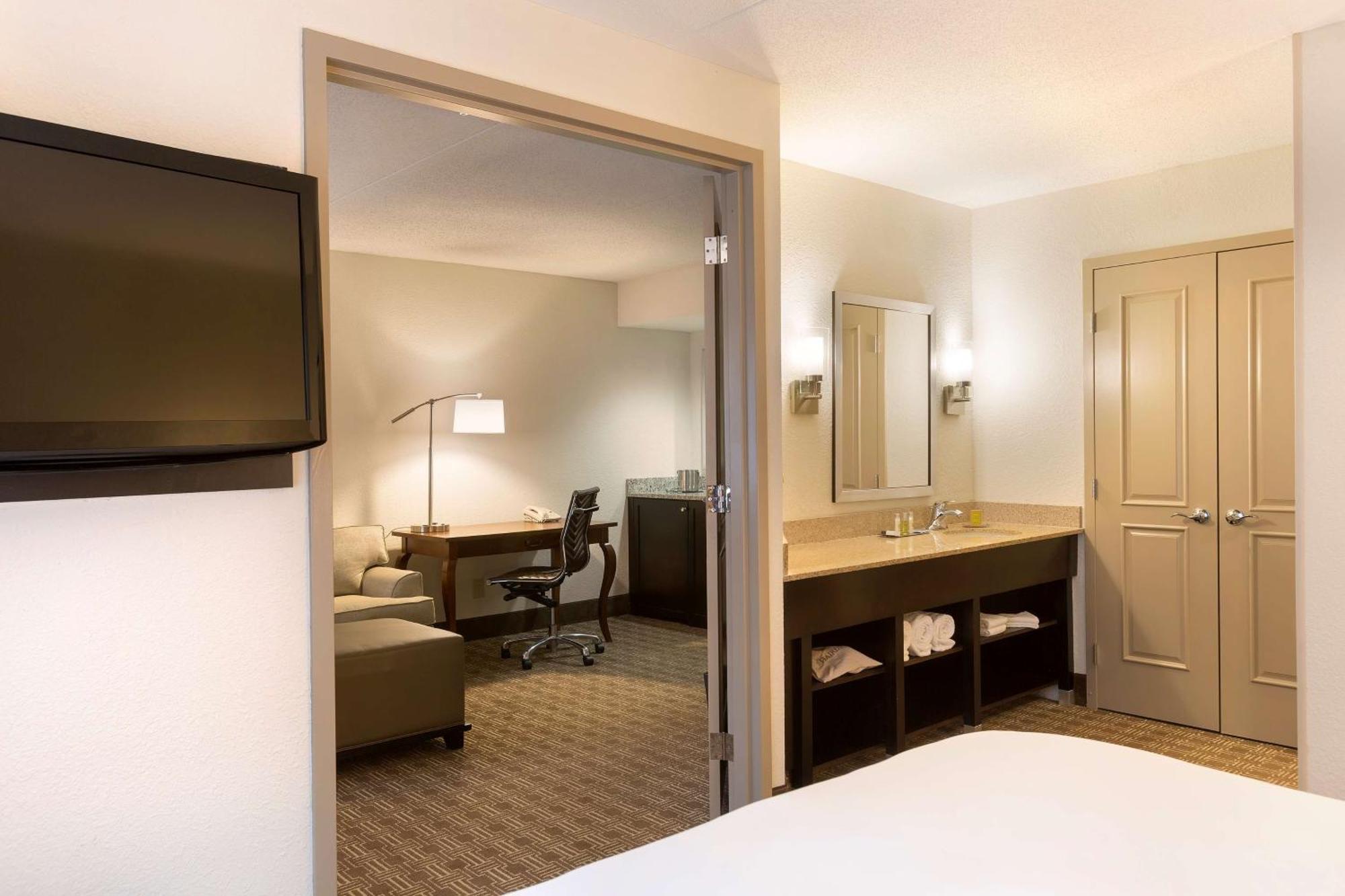 Doubletree Suites By Hilton Nashville Airport Экстерьер фото
